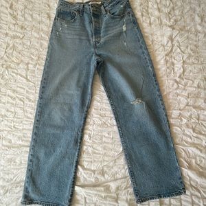 LEVI’S Size 29. Ribcage Straight ankle. Button fly.
